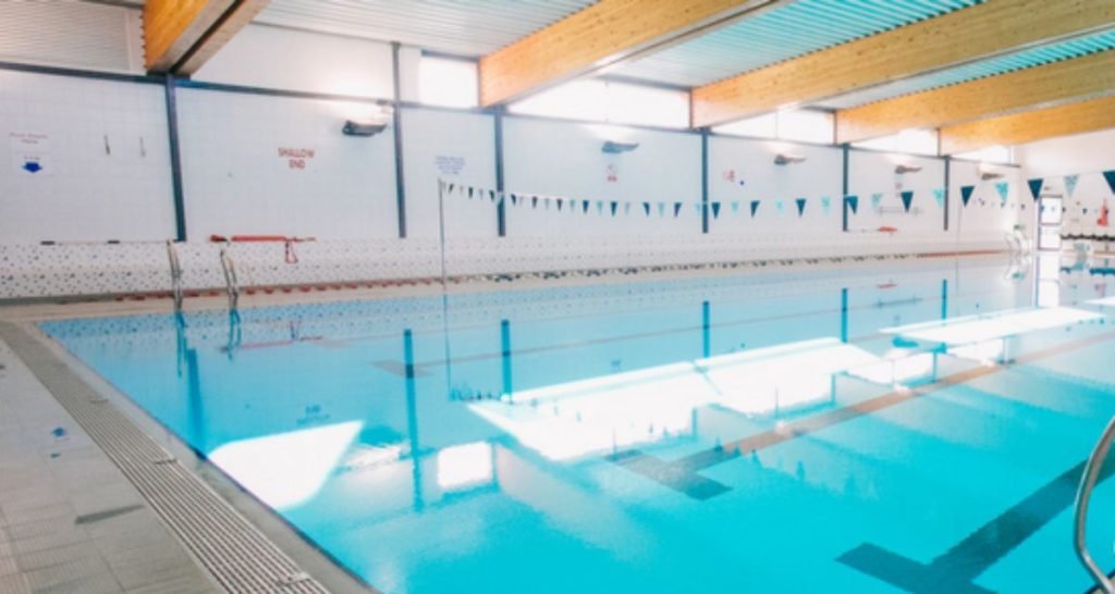 how to choose a swimming school